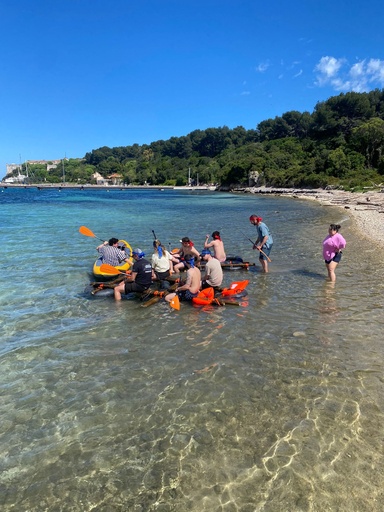 Construction et course de radeau